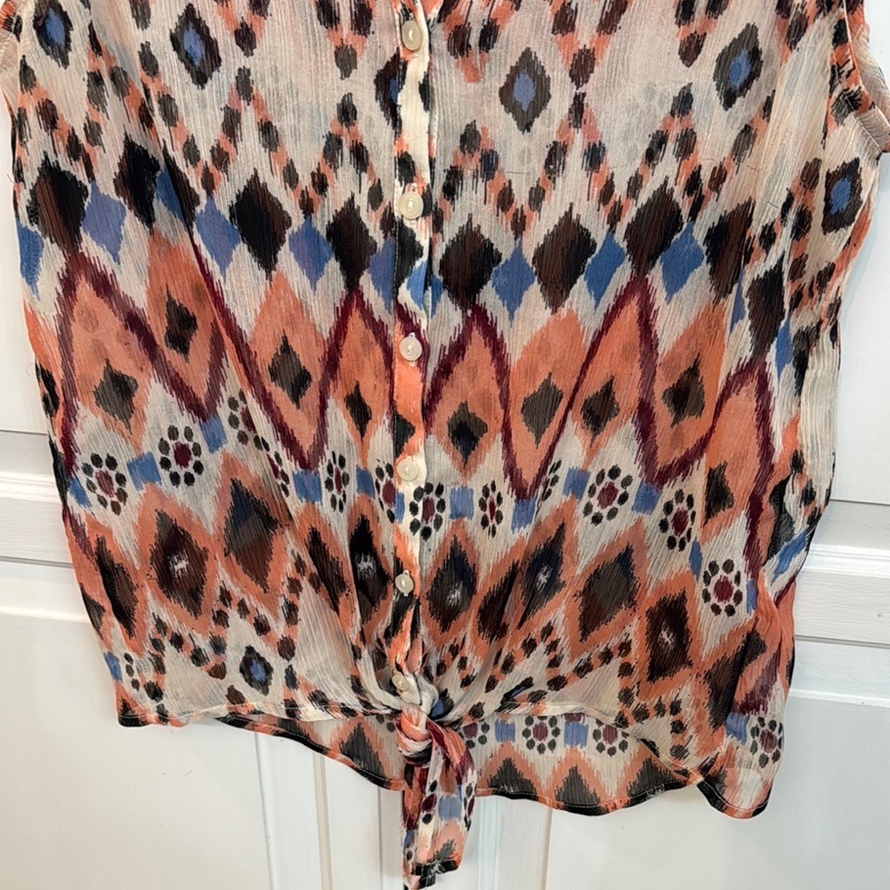 Lucky Brand Tie Front Blouse. Patterned. Size S. - Picture 3 of 7